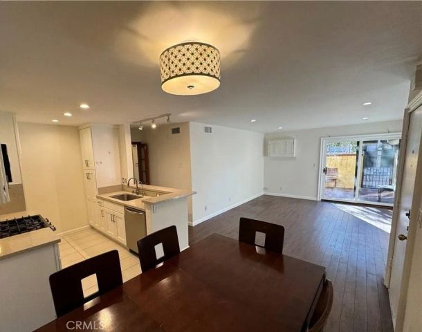 365 Burchett Street 110, Glendale, CA 91203