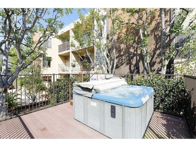 365 Burchett Street 110, Glendale, CA 91203