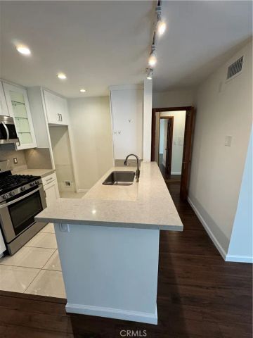 365 Burchett Street 110, Glendale, CA 91203