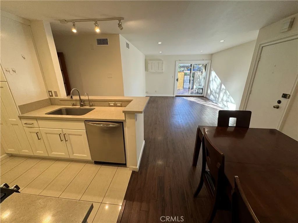 365 Burchett Street 110, Glendale, CA 91203