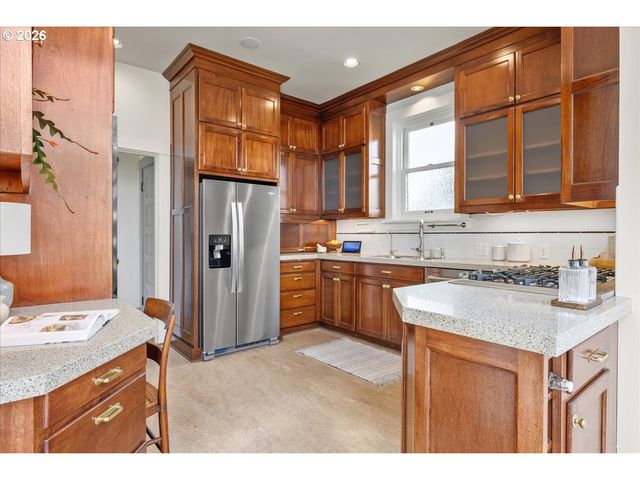 532 Se 69TH Ave, Portland, OR 97215