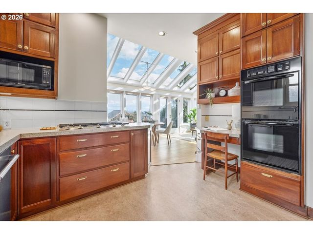 532 Se 69TH Ave, Portland, OR 97215