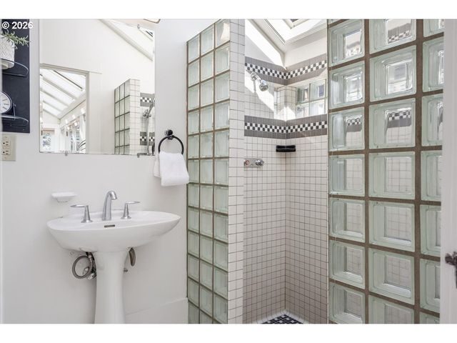 532 Se 69TH Ave, Portland, OR 97215