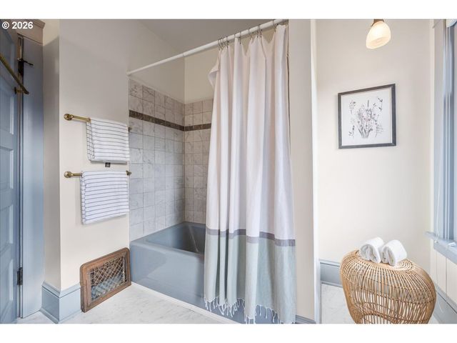 532 Se 69TH Ave, Portland, OR 97215