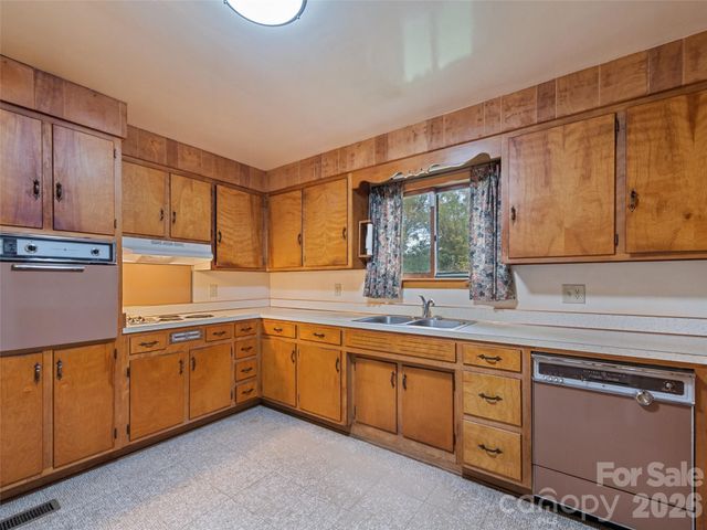 2968 Dutch Cove Road, Canton, NC 28716