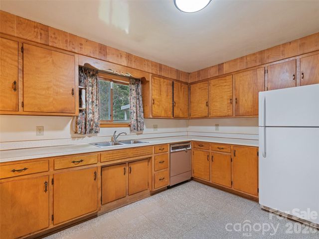 2968 Dutch Cove Road, Canton, NC 28716