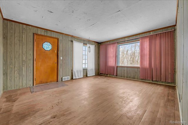 7348 Bennett Drive, Hamburg Township, MI 48189