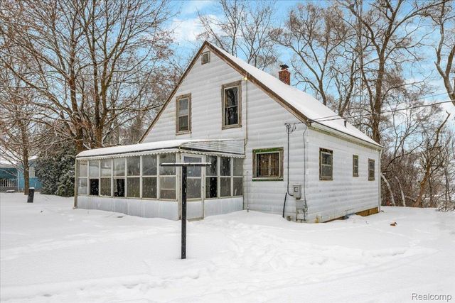 7348 Bennett Drive, Hamburg Township, MI 48189