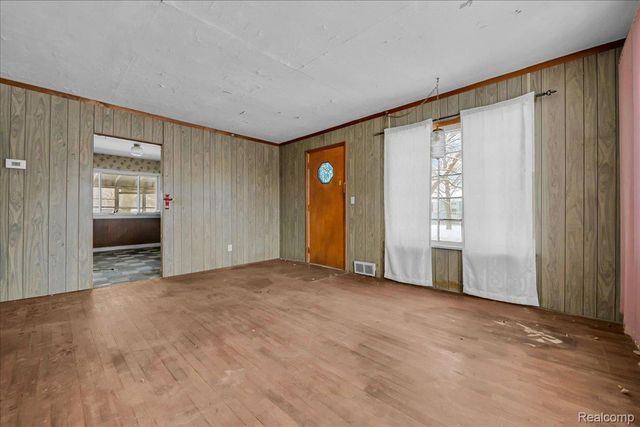 7348 Bennett Drive, Hamburg Township, MI 48189