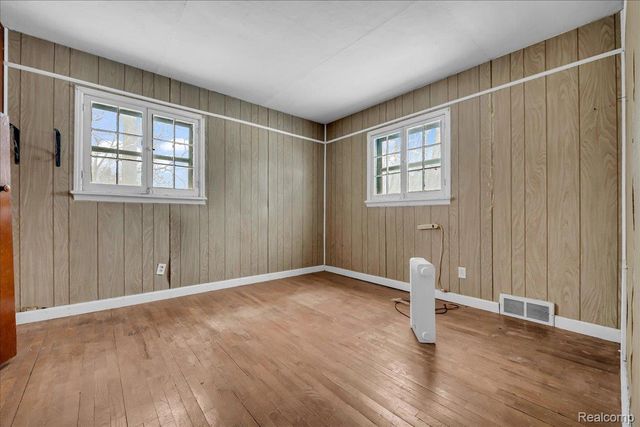 7348 Bennett Drive, Hamburg Township, MI 48189