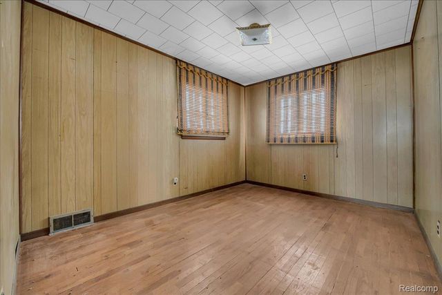 7348 Bennett Drive, Hamburg Township, MI 48189