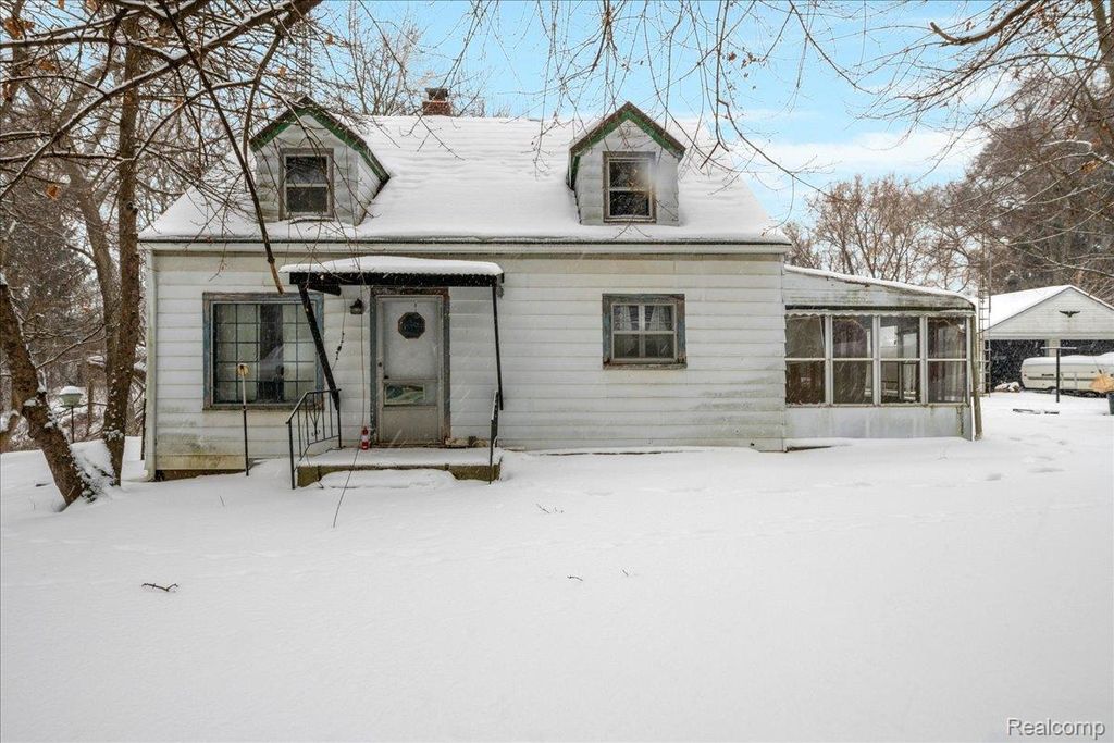 7348 Bennett Drive, Hamburg Township, MI 48189
