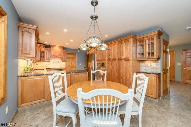 3 Tara Ct, Hardwick Twp., NJ 07825