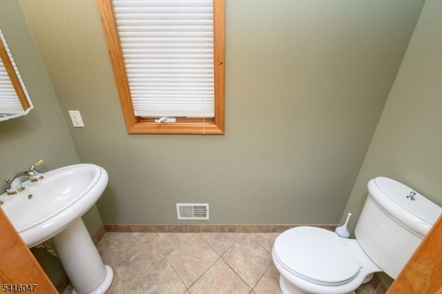 3 Tara Ct, Hardwick Twp., NJ 07825