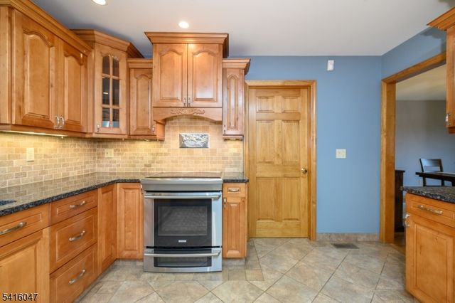 3 Tara Ct, Hardwick Twp., NJ 07825