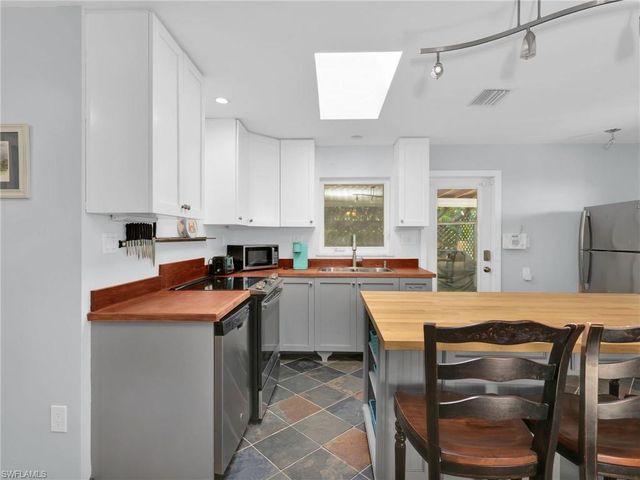 9144 7th ST, Naples, FL 34108