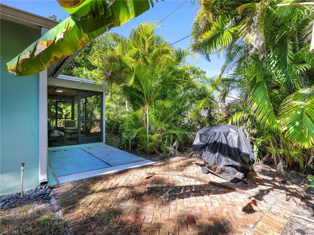 9144 7th ST, Naples, FL 34108