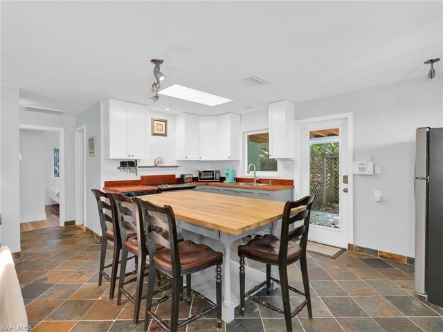 9144 7th ST, Naples, FL 34108