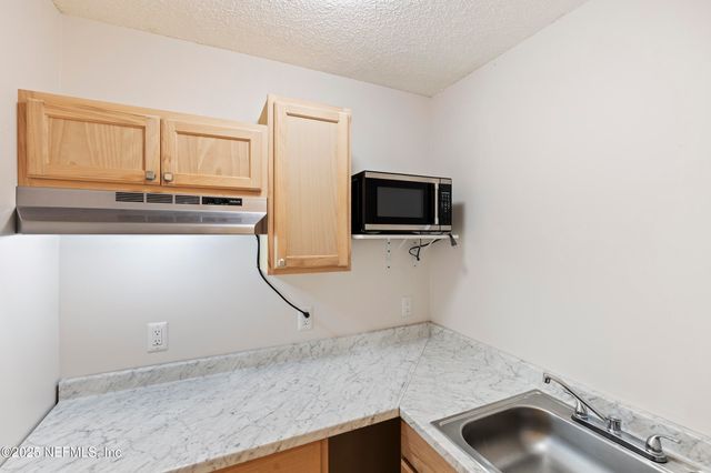 4135 DAWNRIDGE Road E, Jacksonville, FL 32277