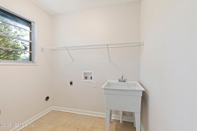 4135 DAWNRIDGE Road E, Jacksonville, FL 32277