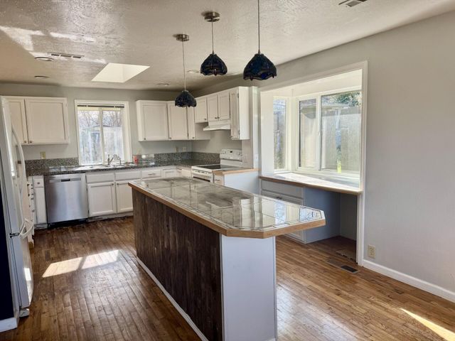 376 Crowson Road, Ashland, OR 97520