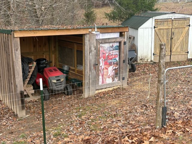 149 Annette Ln, Leoma, TN 38468