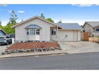 1825 GRANT St, North Bend, OR 97459