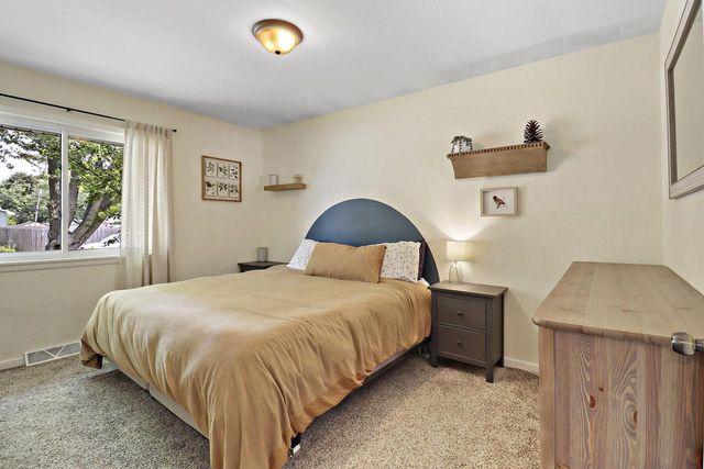 8312 28th AVENUE, Kenosha, WI 53143