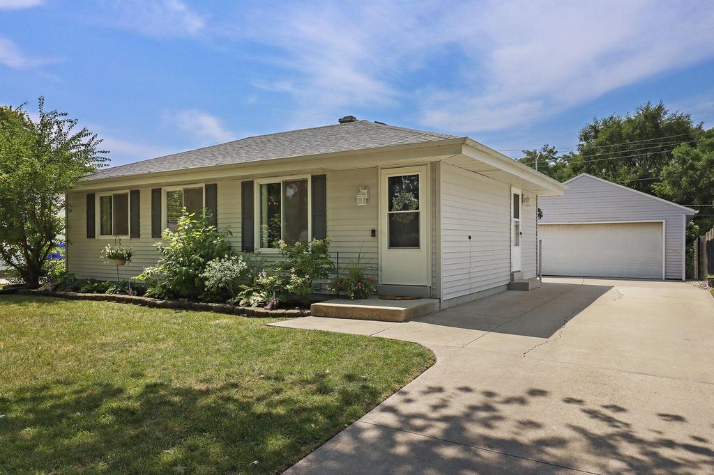 8312 28th AVENUE, Kenosha, WI 53143