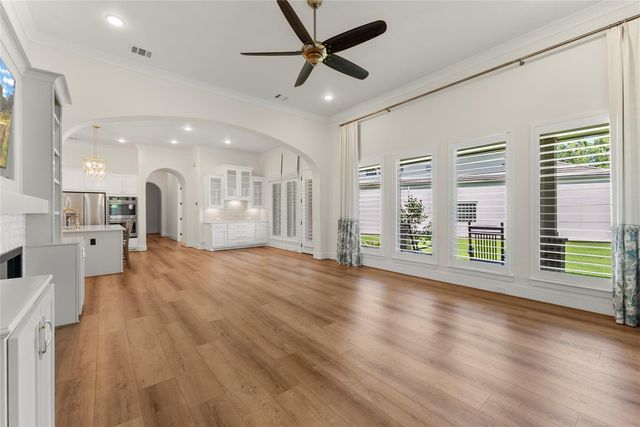 18 Dawning Flower Drive, Tomball, TX 77375