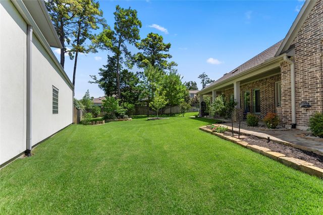 18 Dawning Flower Drive, Tomball, TX 77375