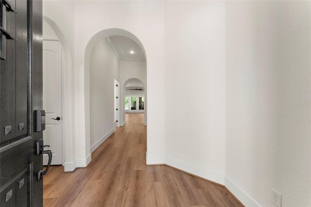 18 Dawning Flower Drive, Tomball, TX 77375
