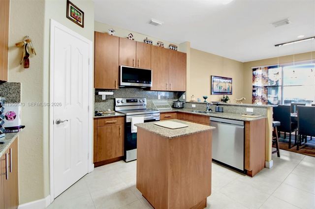 11531 NW 79th Ln, Doral, FL 33178