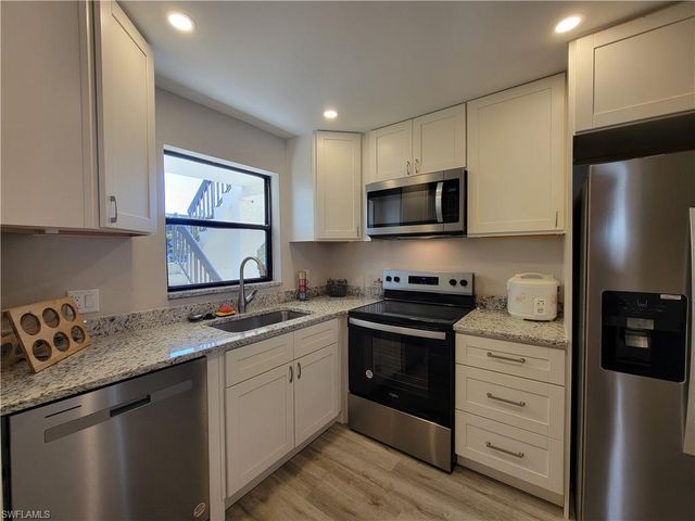 4198 27th CT SW # 106, Naples, FL 34116