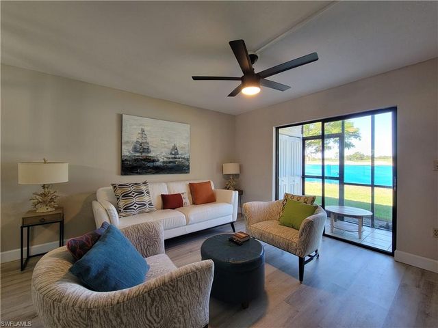 4198 27th CT SW # 106, Naples, FL 34116