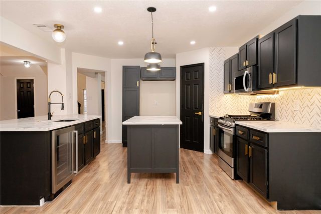 213 Rainsong Drive, Cedar Hill, TX 75104