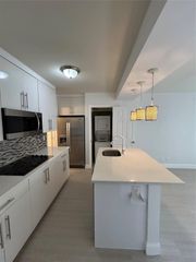 916 NE 15th Ave 2, Fort Lauderdale, FL 33304