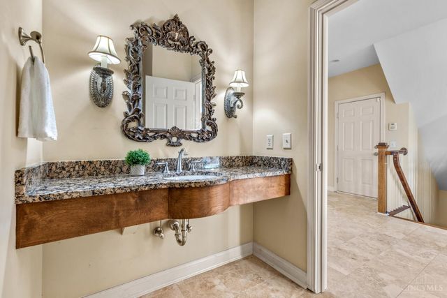 1046 Tuscany Place, Cincinnati, OH 45226