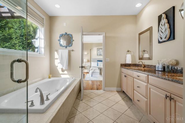 1046 Tuscany Place, Cincinnati, OH 45226