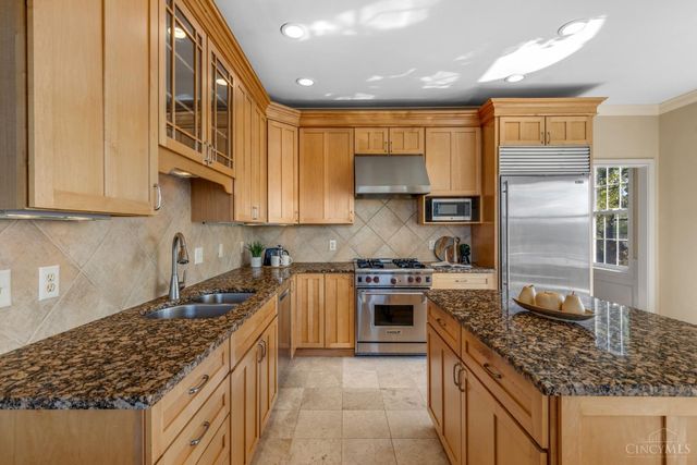 1046 Tuscany Place, Cincinnati, OH 45226
