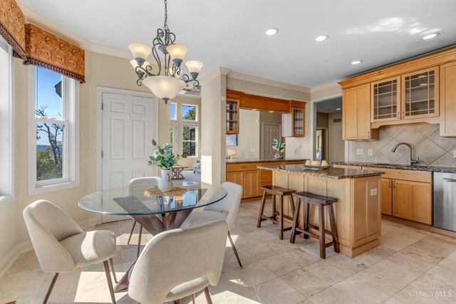 1046 Tuscany Place, Cincinnati, OH 45226