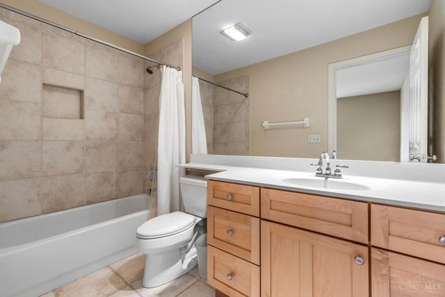 1046 Tuscany Place, Cincinnati, OH 45226