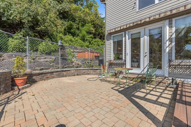 1046 Tuscany Place, Cincinnati, OH 45226