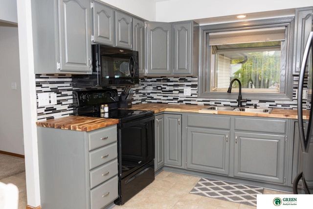 1503 Meadow Lane, York, NE 68467