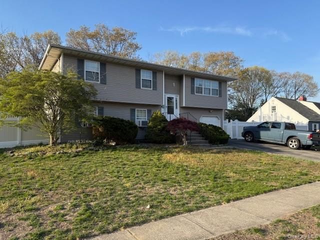 7 Horseshoe Drive, Holbrook, NY 11741