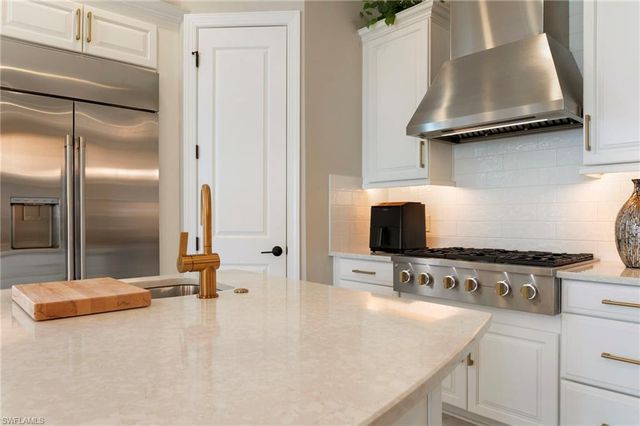 15710 Triesta LN, Naples, FL 34114