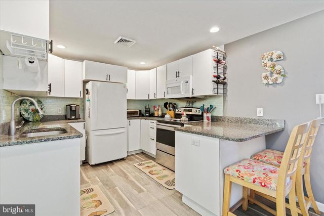 233 OXFORD CIR, Norristown, PA 19403