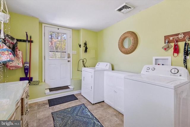 233 OXFORD CIR, Norristown, PA 19403