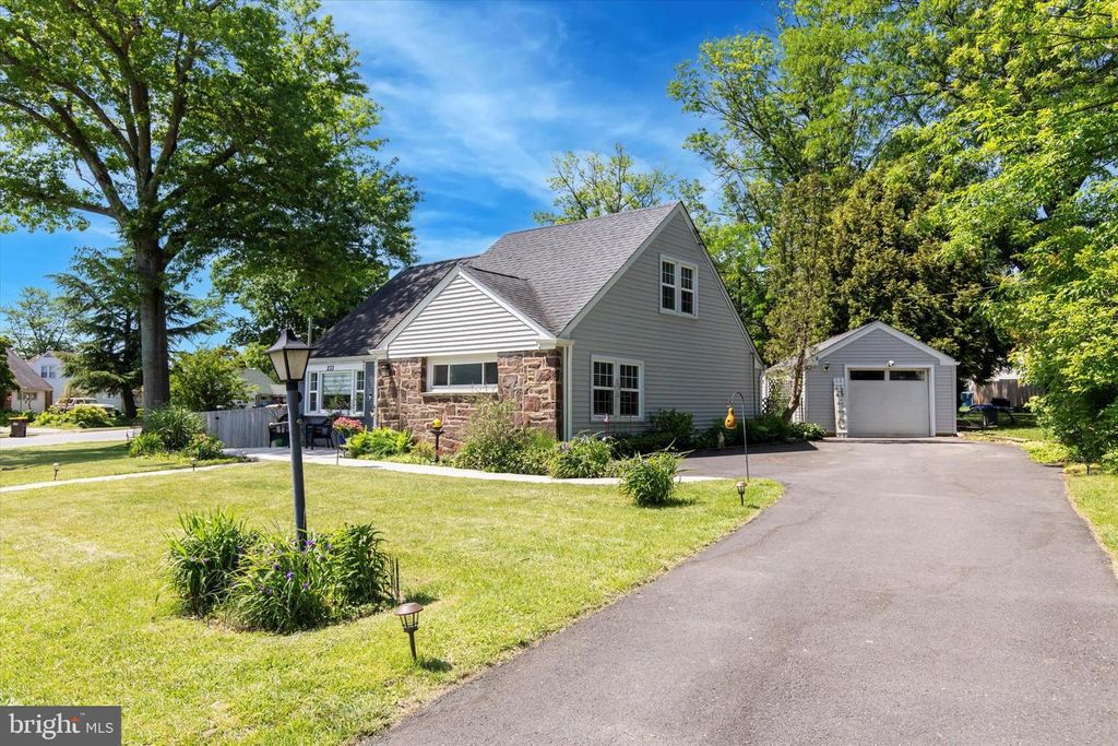 233 OXFORD CIR, Norristown, PA 19403
