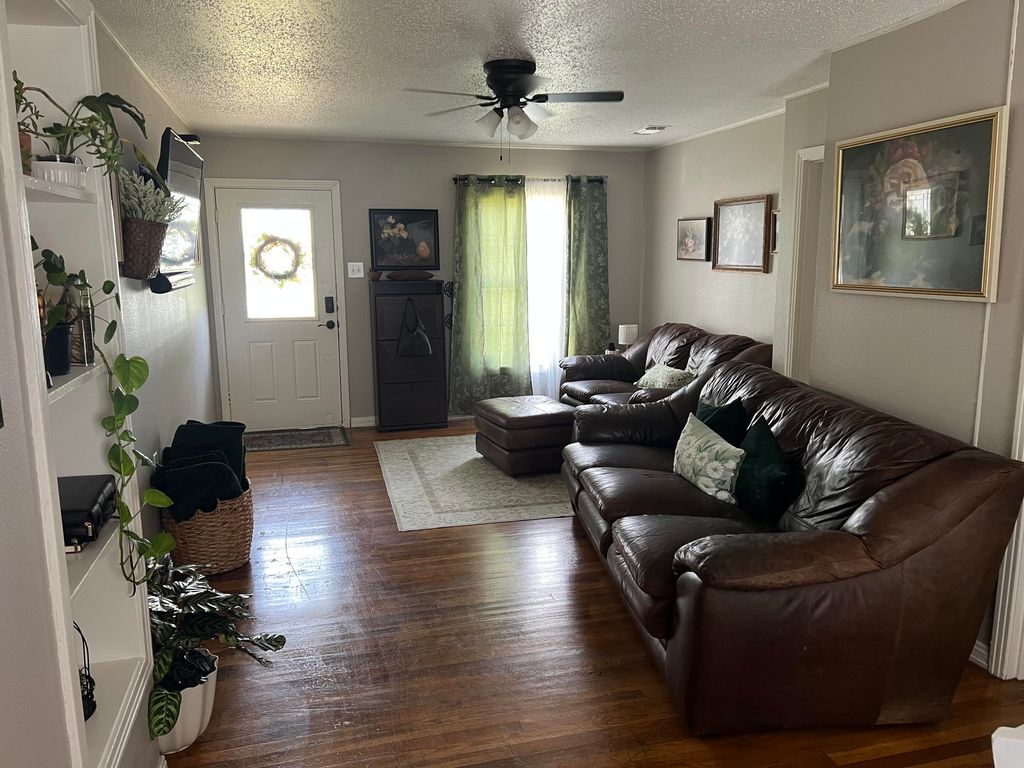 Image 4 of property listing at 2431 Abilene Street, San Angelo, TX 76901